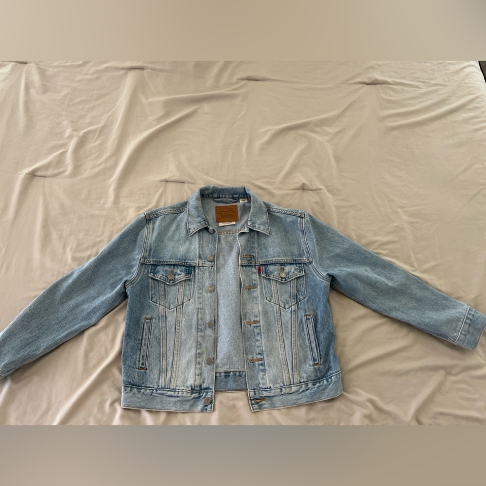 Levi’s Premium Trucker Denim Jacket – Light Wash, Water<Less, Size M